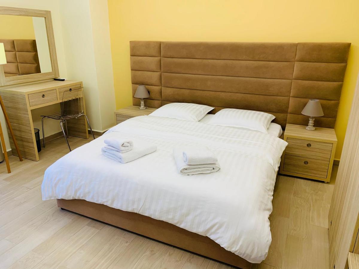 Elko Fa Golem Apartment Golem  Bagian luar foto
